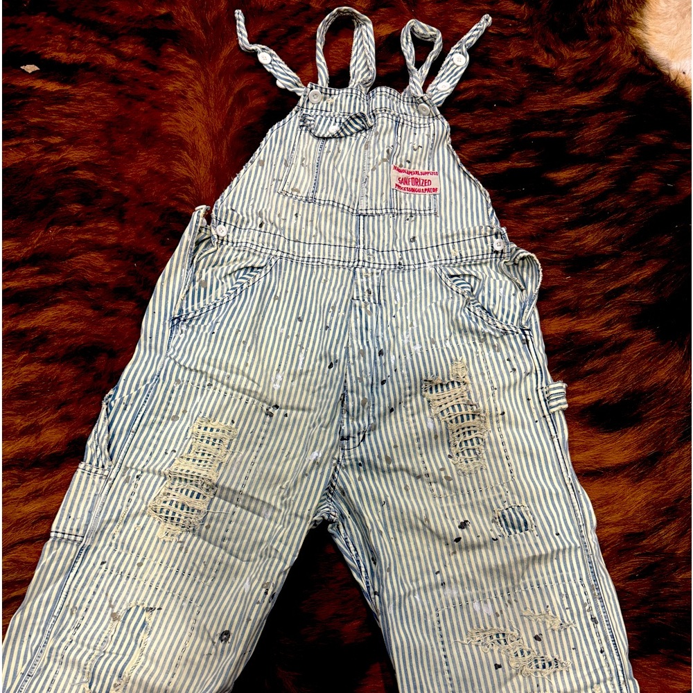 Magnolia Pearl splash paint overalls